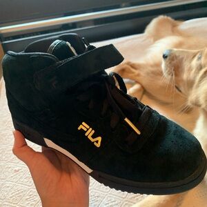 Fila Kids Black Suede High-top Sneakers Kids sz 5 Gold Running Shoes Runners